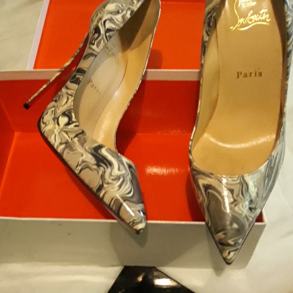 LouisVuitton shoes - Picture 2 of 4